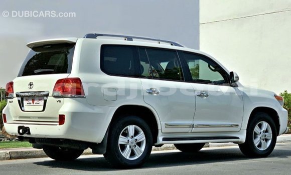 Acheter Import Voiture Toyota Land Cruiser Blanc à Import - Dubai, Ali Sabieh Region Acheter Import Voiture Toyota Land Cruiser Blanc à Import - Dubai, Ali Sabieh Region