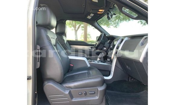 Acheter Import Voiture Ford Club Wagon Beige à Import - Dubai, Ali Sabieh Region Acheter Import Voiture Ford Club Wagon Beige à Import - Dubai, Ali Sabieh Region