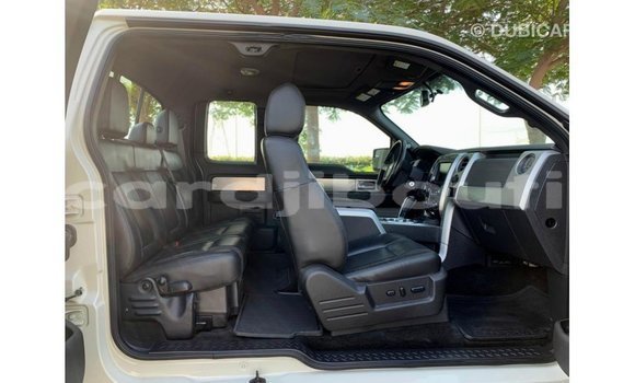 Acheter Import Voiture Ford Club Wagon Beige à Import - Dubai, Ali Sabieh Region Acheter Import Voiture Ford Club Wagon Beige à Import - Dubai, Ali Sabieh Region