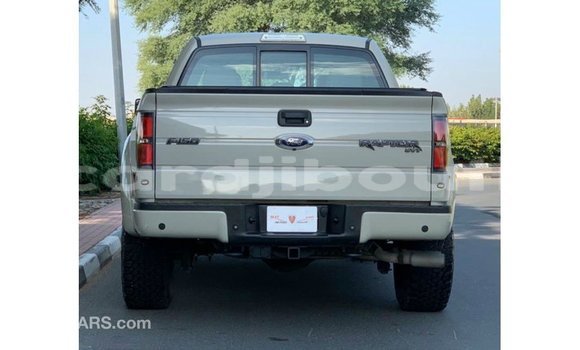 Acheter Import Voiture Ford Club Wagon Beige à Import - Dubai, Ali Sabieh Region Acheter Import Voiture Ford Club Wagon Beige à Import - Dubai, Ali Sabieh Region