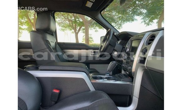 Acheter Import Voiture Ford Club Wagon Beige à Import - Dubai, Ali Sabieh Region Acheter Import Voiture Ford Club Wagon Beige à Import - Dubai, Ali Sabieh Region