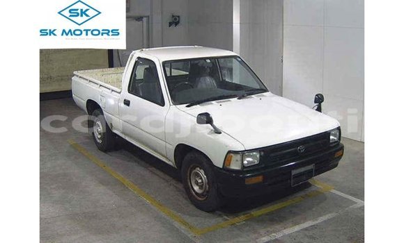 Buy Import Toyota Hilux White Car in Import - Dubai in Ali Sabieh Region Buy Import Toyota Hilux White Car in Import - Dubai in Ali Sabieh Region
