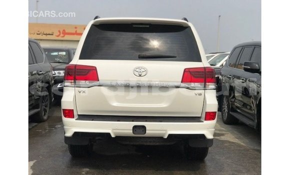 Acheter Import Voiture Toyota Land Cruiser Blanc à Import - Dubai, Ali Sabieh Region Acheter Import Voiture Toyota Land Cruiser Blanc à Import - Dubai, Ali Sabieh Region