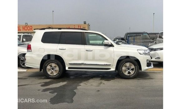 Acheter Import Voiture Toyota Land Cruiser Blanc à Import - Dubai, Ali Sabieh Region Acheter Import Voiture Toyota Land Cruiser Blanc à Import - Dubai, Ali Sabieh Region
