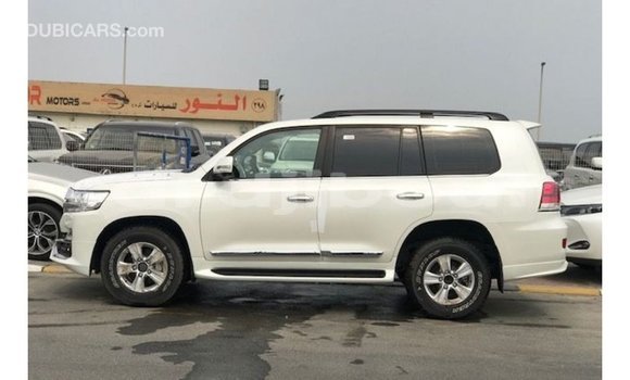 Acheter Import Voiture Toyota Land Cruiser Blanc à Import - Dubai, Ali Sabieh Region Acheter Import Voiture Toyota Land Cruiser Blanc à Import - Dubai, Ali Sabieh Region