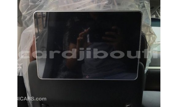 Acheter Import Voiture Toyota Land Cruiser Blanc à Import - Dubai, Ali Sabieh Region Acheter Import Voiture Toyota Land Cruiser Blanc à Import - Dubai, Ali Sabieh Region