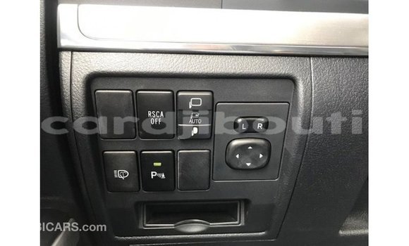 Acheter Import Voiture Toyota Land Cruiser Blanc à Import - Dubai, Ali Sabieh Region Acheter Import Voiture Toyota Land Cruiser Blanc à Import - Dubai, Ali Sabieh Region