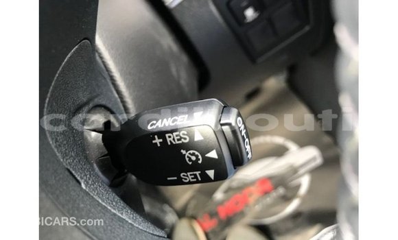 Acheter Import Voiture Toyota Land Cruiser Blanc à Import - Dubai, Ali Sabieh Region Acheter Import Voiture Toyota Land Cruiser Blanc à Import - Dubai, Ali Sabieh Region