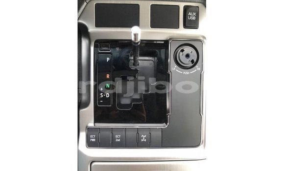 Acheter Import Voiture Toyota Land Cruiser Blanc à Import - Dubai, Ali Sabieh Region Acheter Import Voiture Toyota Land Cruiser Blanc à Import - Dubai, Ali Sabieh Region