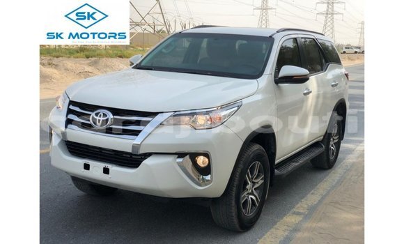 Acheter Import Voiture Toyota Fortuner Blanc à Import - Dubai, Ali Sabieh Region