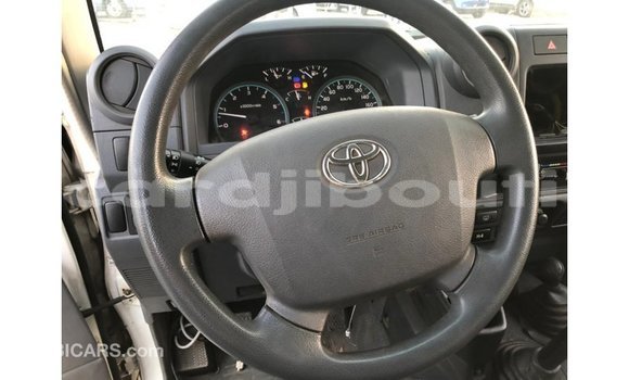 Buy Import Toyota Land Cruiser White Car in Import - Dubai in Ali Sabieh Region Buy Import Toyota Land Cruiser White Car in Import - Dubai in Ali Sabieh Region