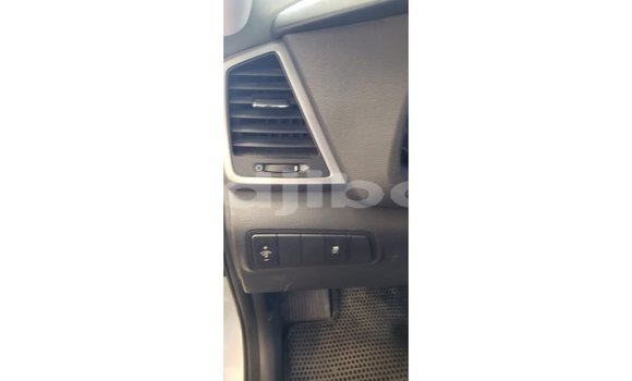 Buy Import Hyundai Tucson White Car in Import - Dubai in Ali Sabieh Region Buy Import Hyundai Tucson White Car in Import - Dubai in Ali Sabieh Region