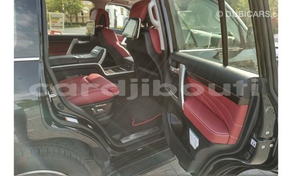 Acheter Import Voiture Toyota Land Cruiser Noir à Import - Dubai, Ali Sabieh Region Acheter Import Voiture Toyota Land Cruiser Noir à Import - Dubai, Ali Sabieh Region