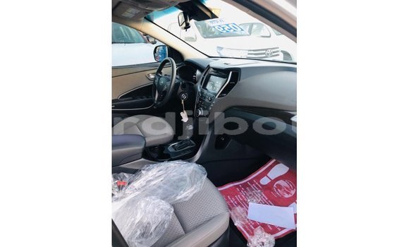 Buy Import Hyundai Santa Fe Other Car in Import - Dubai in Ali Sabieh Region Buy Import Hyundai Santa Fe Other Car in Import - Dubai in Ali Sabieh Region