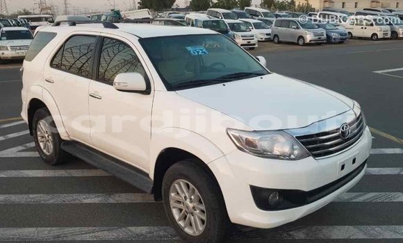 Buy Import Toyota Fortuner White Car in Import - Dubai in Ali Sabieh Region Buy Import Toyota Fortuner White Car in Import - Dubai in Ali Sabieh Region