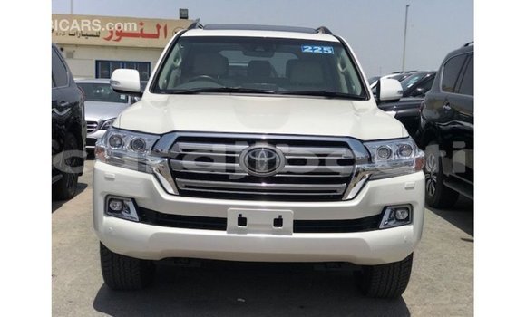 Acheter Import Voiture Toyota Land Cruiser Blanc à Import - Dubai, Ali Sabieh Region Acheter Import Voiture Toyota Land Cruiser Blanc à Import - Dubai, Ali Sabieh Region