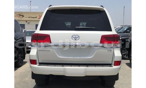 Acheter Import Voiture Toyota Land Cruiser Blanc à Import - Dubai, Ali Sabieh Region Acheter Import Voiture Toyota Land Cruiser Blanc à Import - Dubai, Ali Sabieh Region