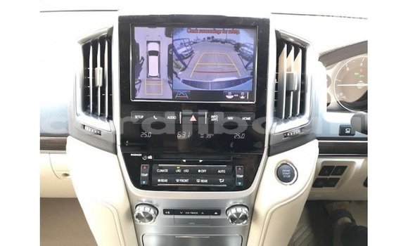 Acheter Import Voiture Toyota Land Cruiser Blanc à Import - Dubai, Ali Sabieh Region Acheter Import Voiture Toyota Land Cruiser Blanc à Import - Dubai, Ali Sabieh Region