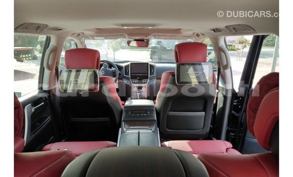 Acheter Import Voiture Toyota Land Cruiser Noir à Import - Dubai, Ali Sabieh Region Acheter Import Voiture Toyota Land Cruiser Noir à Import - Dubai, Ali Sabieh Region