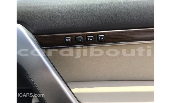 Acheter Import Voiture Toyota Land Cruiser Blanc à Import - Dubai, Ali Sabieh Region Acheter Import Voiture Toyota Land Cruiser Blanc à Import - Dubai, Ali Sabieh Region