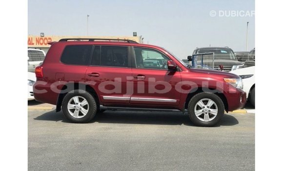 Acheter Import Voiture Toyota Land Cruiser Rouge à Import - Dubai, Ali Sabieh Region Acheter Import Voiture Toyota Land Cruiser Rouge à Import - Dubai, Ali Sabieh Region