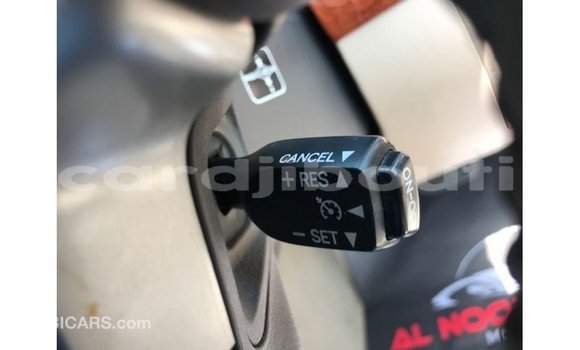 Acheter Import Voiture Toyota Land Cruiser Rouge à Import - Dubai, Ali Sabieh Region Acheter Import Voiture Toyota Land Cruiser Rouge à Import - Dubai, Ali Sabieh Region