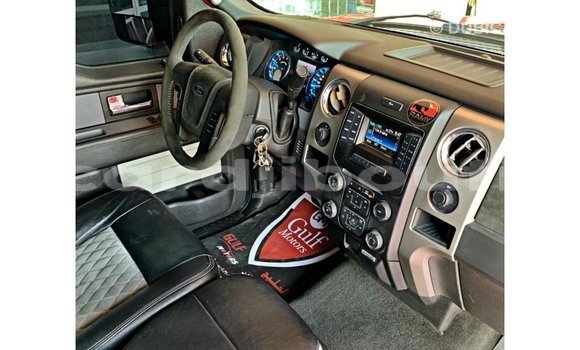 Acheter Import Voiture Ford Club Wagon Rouge à Import - Dubai, Ali Sabieh Region Acheter Import Voiture Ford Club Wagon Rouge à Import - Dubai, Ali Sabieh Region