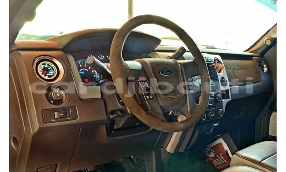 Acheter Import Voiture Ford Club Wagon Rouge à Import - Dubai, Ali Sabieh Region Acheter Import Voiture Ford Club Wagon Rouge à Import - Dubai, Ali Sabieh Region