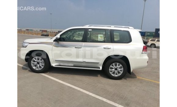 Acheter Import Voiture Toyota Land Cruiser Blanc à Import - Dubai, Ali Sabieh Region Acheter Import Voiture Toyota Land Cruiser Blanc à Import - Dubai, Ali Sabieh Region