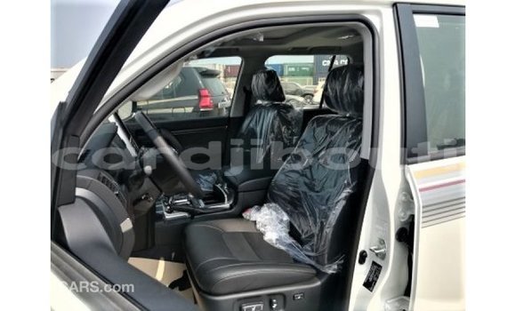 Acheter Import Voiture Toyota Land Cruiser Blanc à Import - Dubai, Ali Sabieh Region Acheter Import Voiture Toyota Land Cruiser Blanc à Import - Dubai, Ali Sabieh Region