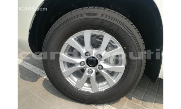 Acheter Import Voiture Toyota Land Cruiser Blanc à Import - Dubai, Ali Sabieh Region Acheter Import Voiture Toyota Land Cruiser Blanc à Import - Dubai, Ali Sabieh Region
