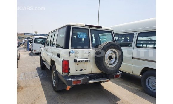 Buy Import Toyota Land Cruiser White Car in Import - Dubai in Ali Sabieh Region Buy Import Toyota Land Cruiser White Car in Import - Dubai in Ali Sabieh Region