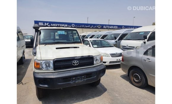 Buy Import Toyota Land Cruiser White Car in Import - Dubai in Ali Sabieh Region Buy Import Toyota Land Cruiser White Car in Import - Dubai in Ali Sabieh Region