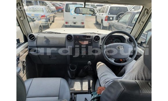 Buy Import Toyota Land Cruiser White Car in Import - Dubai in Ali Sabieh Region Buy Import Toyota Land Cruiser White Car in Import - Dubai in Ali Sabieh Region