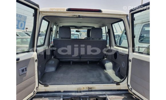 Buy Import Toyota Land Cruiser White Car in Import - Dubai in Ali Sabieh Region Buy Import Toyota Land Cruiser White Car in Import - Dubai in Ali Sabieh Region