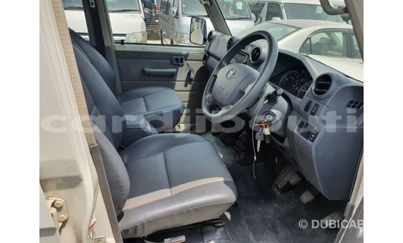 Buy Import Toyota Land Cruiser White Car in Import - Dubai in Ali Sabieh Region Buy Import Toyota Land Cruiser White Car in Import - Dubai in Ali Sabieh Region