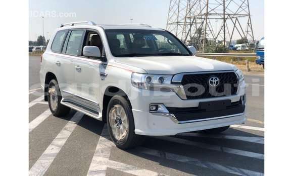 Buy Import Toyota Land Cruiser White Car in Import - Dubai in Ali Sabieh Region Buy Import Toyota Land Cruiser White Car in Import - Dubai in Ali Sabieh Region
