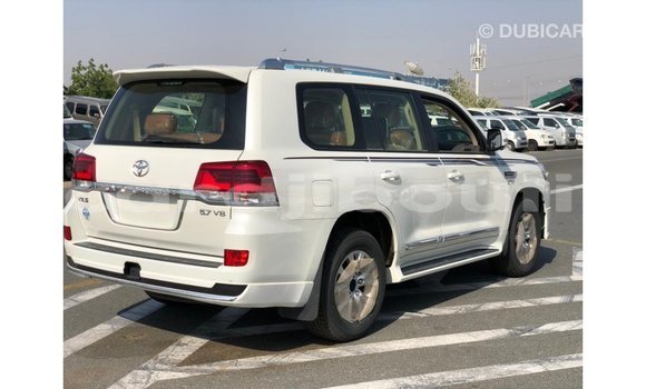 Buy Import Toyota Land Cruiser White Car in Import - Dubai in Ali Sabieh Region Buy Import Toyota Land Cruiser White Car in Import - Dubai in Ali Sabieh Region