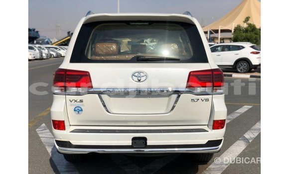 Buy Import Toyota Land Cruiser White Car in Import - Dubai in Ali Sabieh Region Buy Import Toyota Land Cruiser White Car in Import - Dubai in Ali Sabieh Region