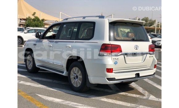 Buy Import Toyota Land Cruiser White Car in Import - Dubai in Ali Sabieh Region Buy Import Toyota Land Cruiser White Car in Import - Dubai in Ali Sabieh Region