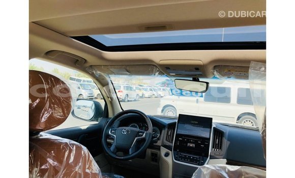 Buy Import Toyota Land Cruiser White Car in Import - Dubai in Ali Sabieh Region Buy Import Toyota Land Cruiser White Car in Import - Dubai in Ali Sabieh Region