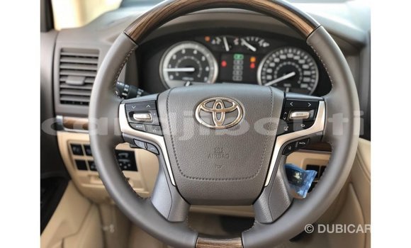 Buy Import Toyota Land Cruiser White Car in Import - Dubai in Ali Sabieh Region Buy Import Toyota Land Cruiser White Car in Import - Dubai in Ali Sabieh Region