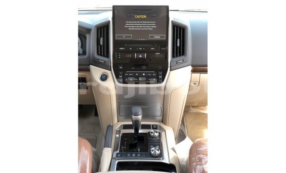 Buy Import Toyota Land Cruiser White Car in Import - Dubai in Ali Sabieh Region Buy Import Toyota Land Cruiser White Car in Import - Dubai in Ali Sabieh Region