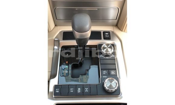 Buy Import Toyota Land Cruiser White Car in Import - Dubai in Ali Sabieh Region Buy Import Toyota Land Cruiser White Car in Import - Dubai in Ali Sabieh Region
