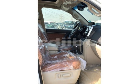 Buy Import Toyota Land Cruiser White Car in Import - Dubai in Ali Sabieh Region Buy Import Toyota Land Cruiser White Car in Import - Dubai in Ali Sabieh Region
