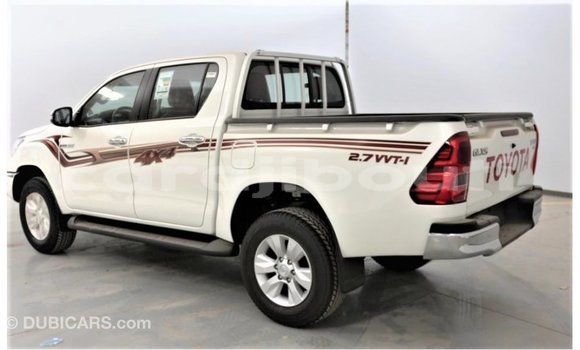 Acheter Import Voiture Toyota Hilux Blanc à Import - Dubai, Ali Sabieh Region Acheter Import Voiture Toyota Hilux Blanc à Import - Dubai, Ali Sabieh Region