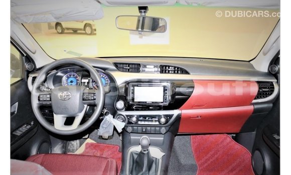Acheter Import Voiture Toyota Hilux Blanc à Import - Dubai, Ali Sabieh Region Acheter Import Voiture Toyota Hilux Blanc à Import - Dubai, Ali Sabieh Region