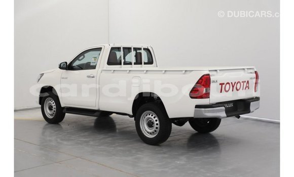 Acheter Import Voiture Toyota Hilux Blanc à Import - Dubai, Ali Sabieh Region Acheter Import Voiture Toyota Hilux Blanc à Import - Dubai, Ali Sabieh Region