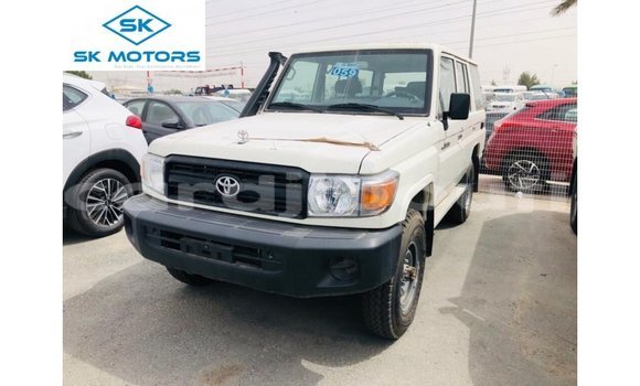 Acheter Import Voiture Toyota Land Cruiser Blanc à Import - Dubai, Ali Sabieh Region