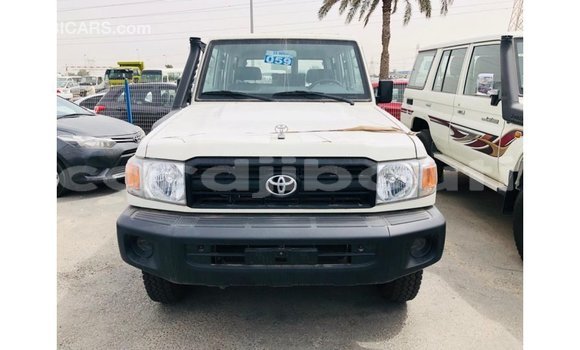 Buy Import Toyota Land Cruiser White Car in Import - Dubai in Ali Sabieh Region Buy Import Toyota Land Cruiser White Car in Import - Dubai in Ali Sabieh Region